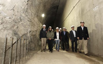 Presidente Piñera junto Ministra Silva inspeccionan el avance de un 60% del embalse Chacrillas
