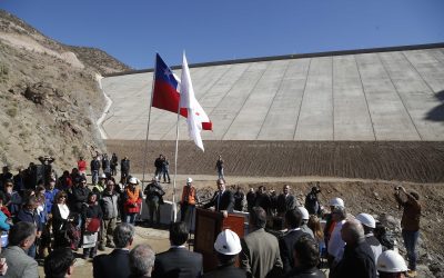 Ministro Undurraga inspecciona llenado de nuevo embalse Chacrillas en Putaendo