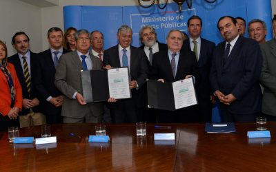 Autoridades del Ministerio de Obras Públicas y Agricultura, junto a ENEL y regantes, firman convenio para mejor uso de aguas del Lago Laja 2016-2017