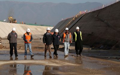 Ministro Undurraga supervisó avance de canalización del estero Las Cruces, que recibe el 20% de las aguas lluvias generadas en Santiago