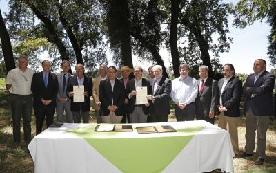 Ministros de Obras Públicas, Energía y Agricultura, junto a Endesa y regantes, firman convenio para mejor uso de aguas del Lago Laja