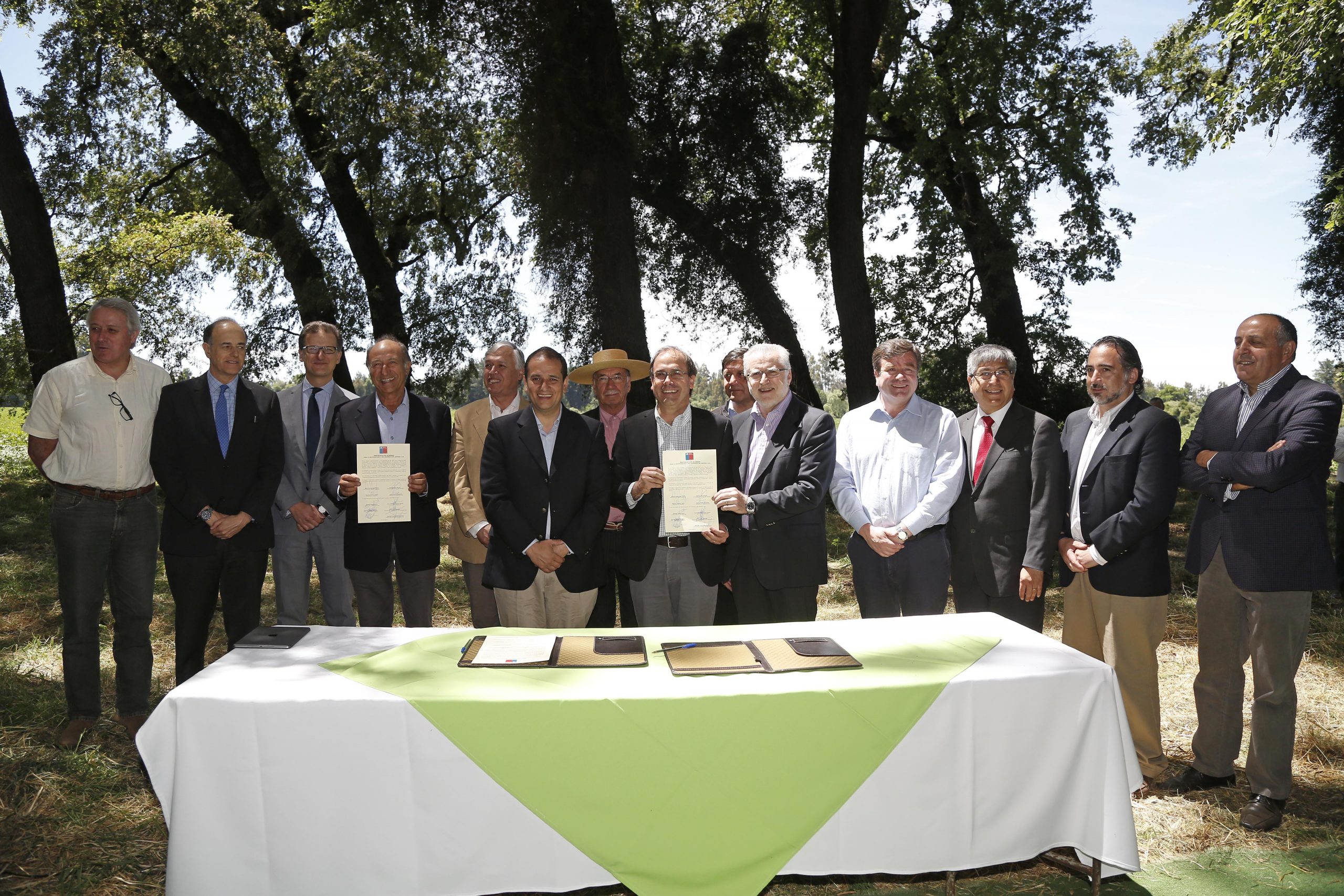 ministro-undurraga-acuerdo-regantes-del-laja
