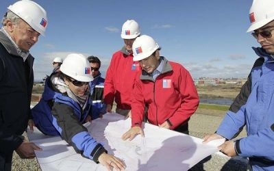 Ministro Golborne inspecciona obras del parque inundable D’Agostini