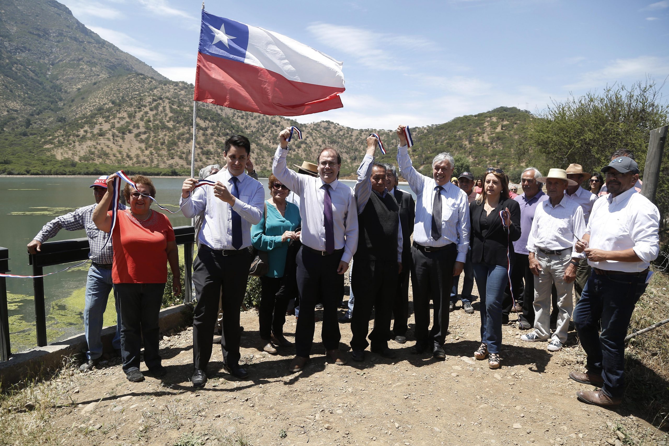 ministros-undurraga-y-furche-nuevo-embalse-hospital-de-paine-24-11-2016