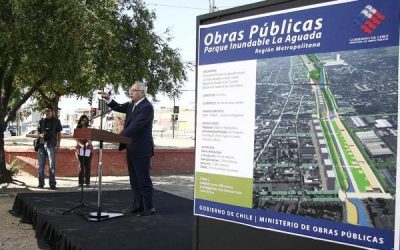 Ministro Bitar inspecciona terrenos del futuro Parque inundable La Aguada