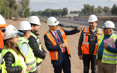 Operación invernal MOP: Ministro Arrau supervisa obras preventivas en el Canal Santa Corina de Pudahuel